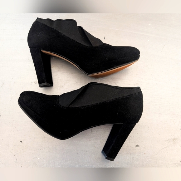 Clarks  Black Suede Kendra  Block Heels Pump Classic  Elegant Size 6.5 M - Picture 3 of 8
